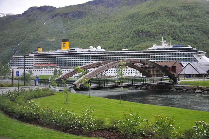 Flåm: Stegastein, Stalheim, and Gudvangen Scenic Coach Tour - Key Points