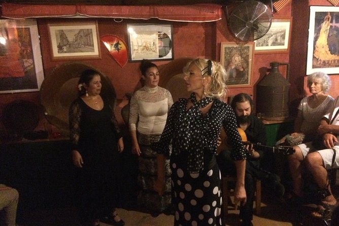 Flamenco and Tapastour with a flamenco artist - Discover the Intimate Flamenco and Tapas Tour in Seville
