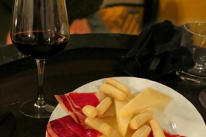 Flamenco and Tapastour with a flamenco artist - Visiting Three Top Tapas Bars in Sevilles Old Town