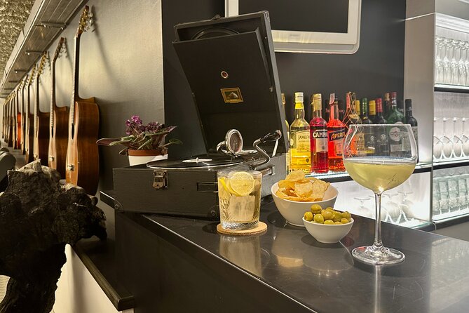 Flamenco Casa Sors & Guitar Museum with Optional Drink or Dinner - The Atmosphere and Venue: Personal, Cozy, and Authentic