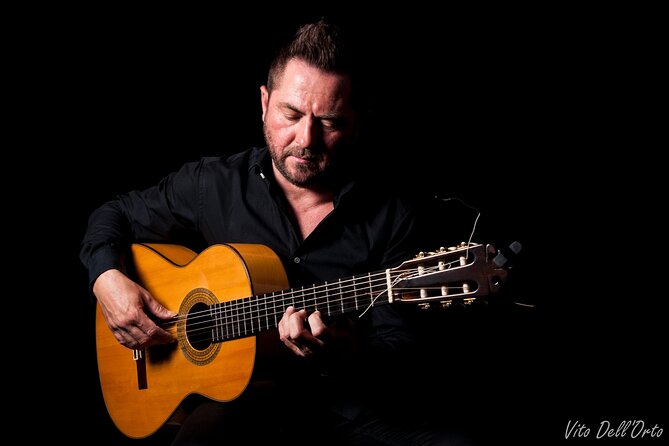 Flamenco show at the foot of the Giralda in Seville - Key Points