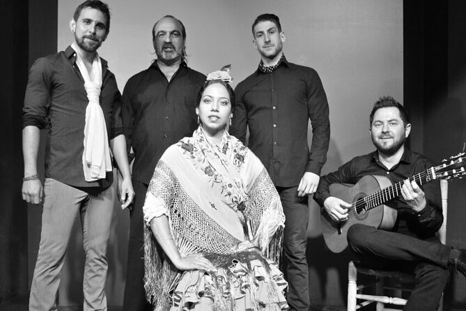 Flamenco show at the foot of the Giralda in Seville - The Content of the Show: Dance, Singing, and Guitar