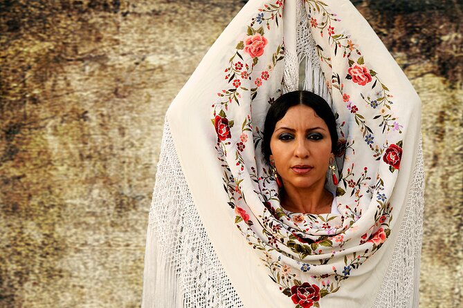 Flamenco show at the foot of the Giralda in Seville - The Experience for Enthusiasts and First-Timers