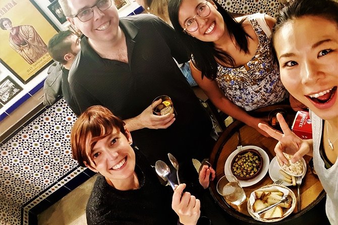 Flamenco, Tapas and Wine Tour: Best of Málaga in one Evening - Discovering the Neighborhoods and Local Atmosphere