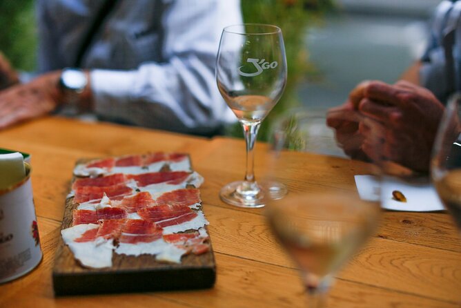 Flavors of Paris Original Tour - Logistics and Group Size for a Personalized Experience