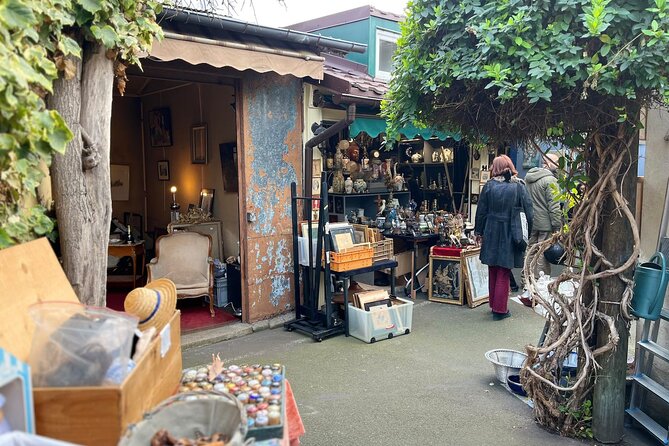 Flea Market Secrets near Montmartre: A Paris Hunt for Treasures - Why This Flea Market Tour Stands Out