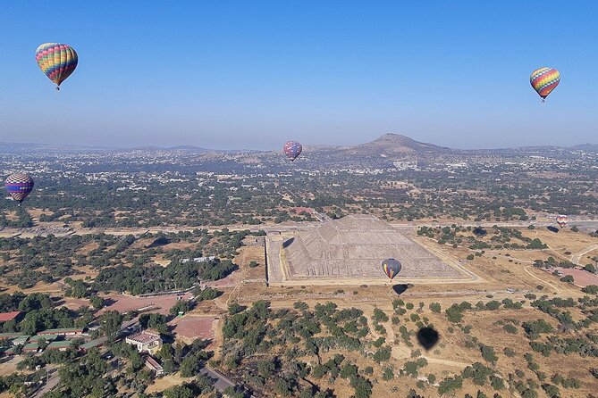 Flight in Globe, visit archaeological area, breakfast and transport - Discover the Unique Experience of a Balloon Flight Over Teotihuacan