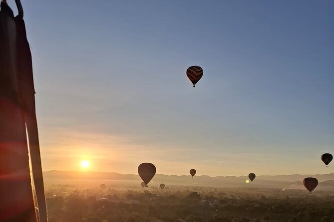 Flight in Teotihuacan Hot Air Balloon with Transportation and Breakfast - Key Points