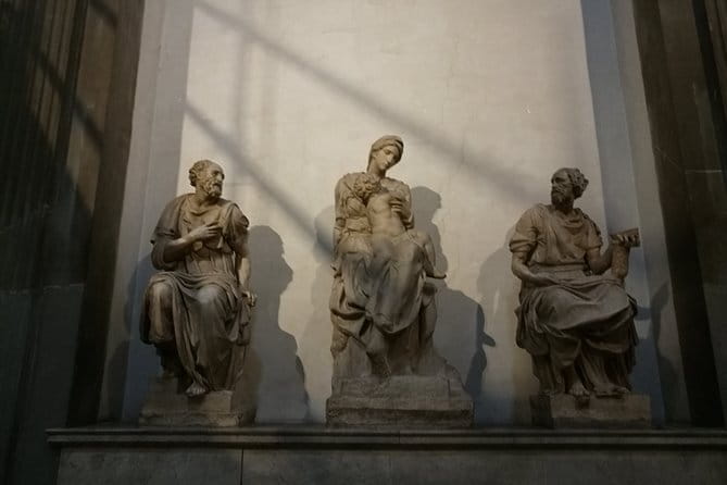 Florence: 1.5 hour Medici Chapels monolingual small-group guided tour - Key Points