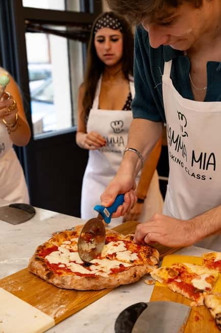 Florence: Authentic Pizza & Gelato Experience+Unlimited Wine - The Venue: A Cozy and Authentic Setting in Florence