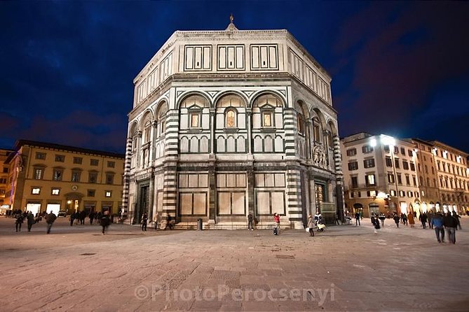 Florence by Night Photo Tour with a Professional Photographer - Meet the Tour Start Point in Florences Historic Center