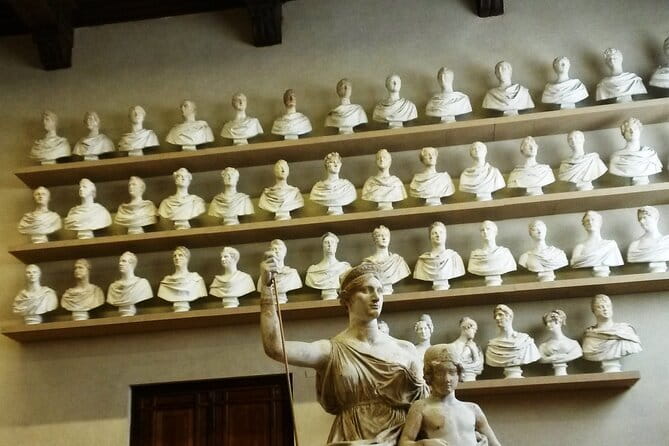 Florence City Tour: Renaissance and Medieval Visit, Accademia, Uffizi & Lunch - Visiting the Medici Palaces and Renaissance Churches