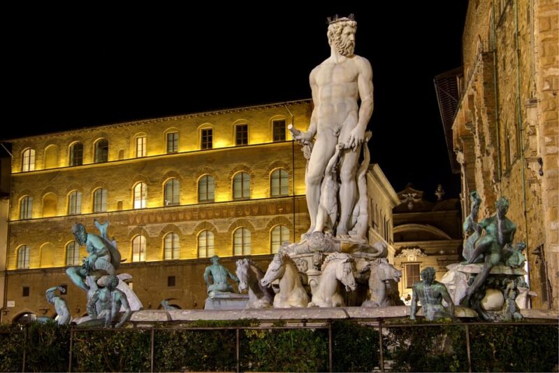 Florence: Dark Secrets & Scandals Evening Walking Tour - Highlights at Palazzo Strozzi and the Surrounding Streets
