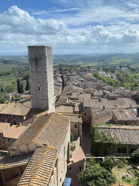 Florence: Day Trip with Free Time in San Gimignano and Siena - The Guide and Customer Service Experience