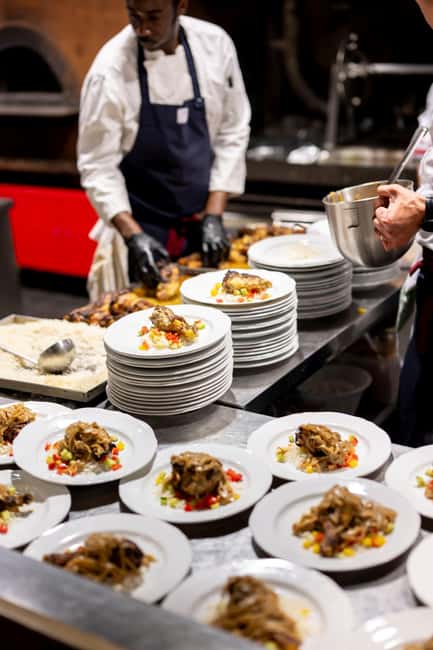 Florence: Dinner & Live Show Experience at Teatro del Sale - An Authentic Florentine Dinner and Live Performance at Teatro del Sale