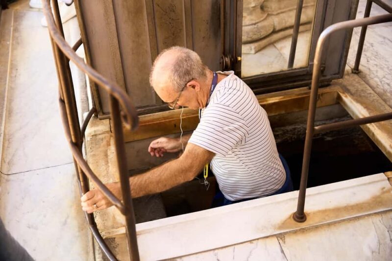 Florence: Duomo Dawn Entry with Key Holder & Dome Climb Tour - Key Points