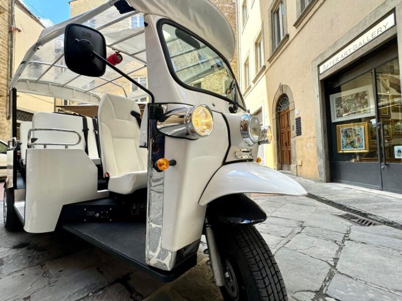 Florence: Eco Golf Car & Tuk Tuk City Tour (save the planet) - The Guide’s Role and Guest Experience