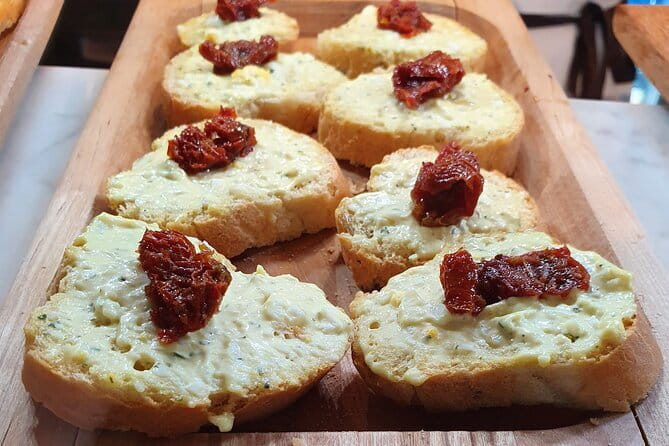 Florence Food Tour with Antico Vinaio skip the line - Florence’s Culinary Start in Via dei Calzaiuoli and Piazza di S. Pier Maggiore