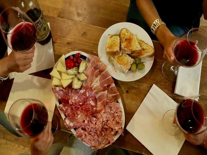 Florence Foodies Tour: Savor Tuscan Flavors & Fine Wine - Exploring Florence’s City Landmarks on Foot