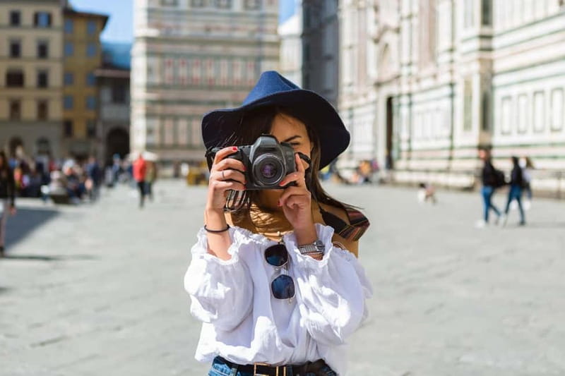 Florence: Free Guided Walking Tour with a Local Guide - Practical Details: Meeting Point, Duration, and Weather