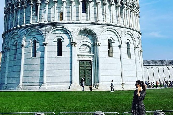 Florence from Rome by Train: Enjoy a Full-Day Small-Group Tour - Admiring Florences Architectural Landmarks