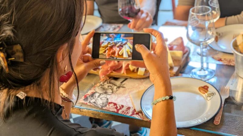 Florence: Ghost & Crimes Walking Tour with Tastings and Wine - Wrapping Up at Il Cernacchio with Cantucchi and Vin Santo