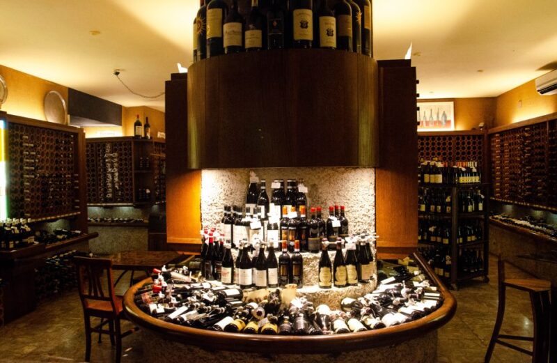 Florence: History Walking Tour with Wine Tasting - Wine Tasting in a Historic Florence Cellar