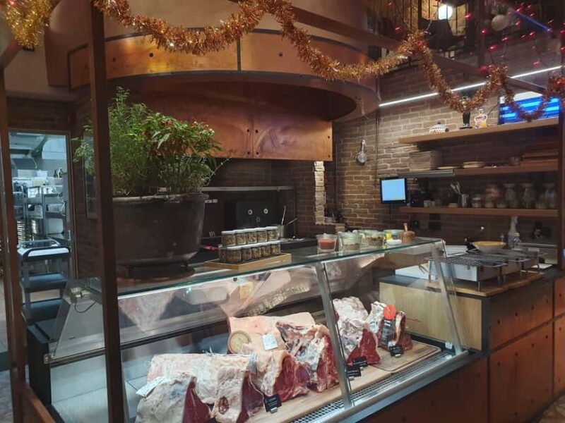 Florence: Live Grill Show & Steak Dinner with Wine - Tiramisu and Dessert Finish