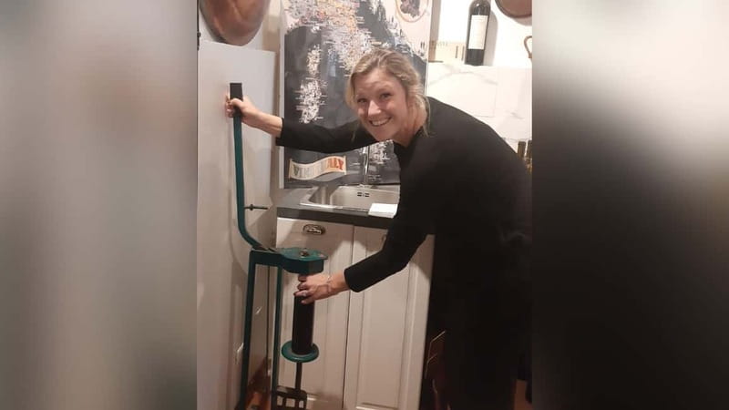 Florence: Make your wine Workshop Ponte Vecchio - Learning from a Passionate Florentine Wine Expert