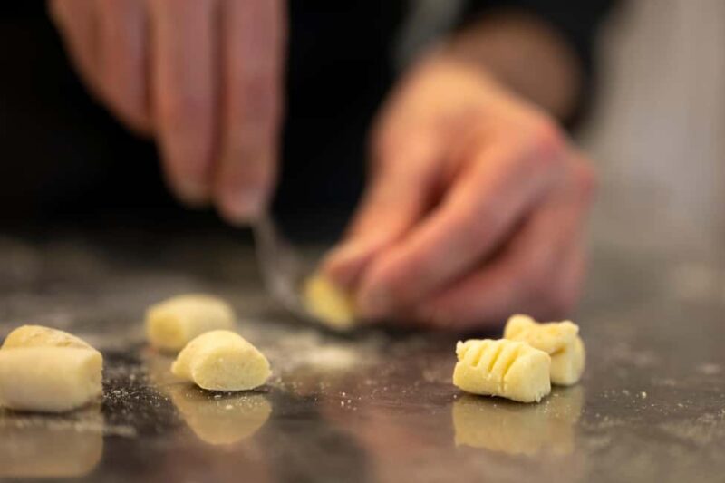 Florence: Market Tour Food & Tasting and Lunch Cooking Class - Key Points