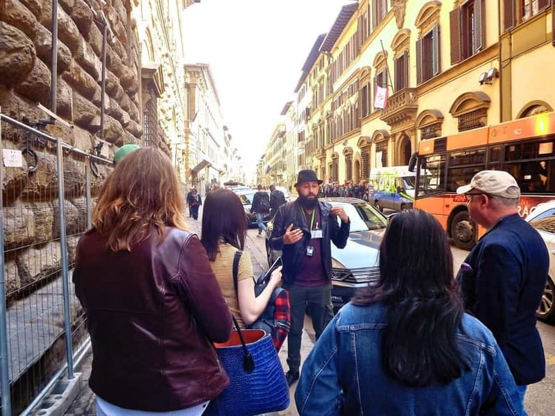 Florence: Medici Family Guided Walking Tour - Practical Details: Group Size, Meeting Point, and Accessibility