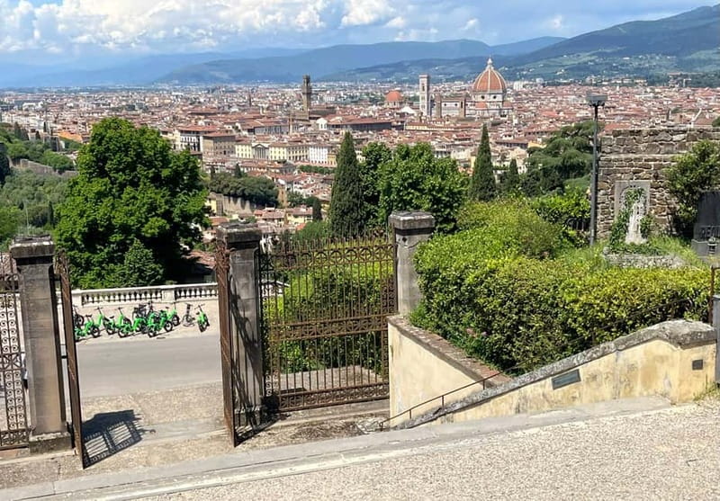 Florence Mindfulness Walking Tour - From Piazza Ognissanti to Lungarno Corsini: A Gentle Walk of Connection