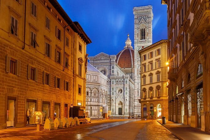 Florence Night Bike Tour with Wine and Aperitivo Picnic included - Starting in the Heart of Florence at Piazza della Signoria