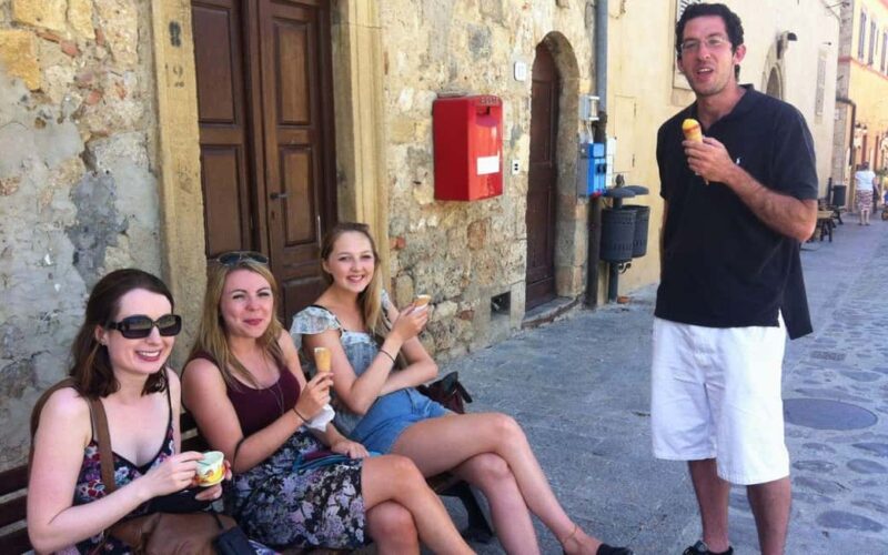 Florence: Oltrarno Artisans and Wine Windows - Cross the Arno to the Wine Windows and Learn Their Stories