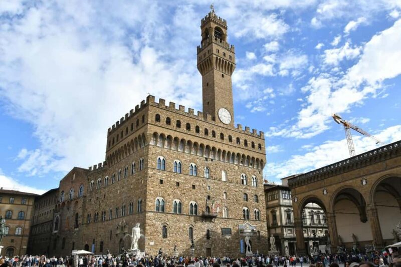 Florence: Palazzo Vecchio Priority Entry with Audio Guide - Practical Details: Meeting Point, Group Size, and Accessibility