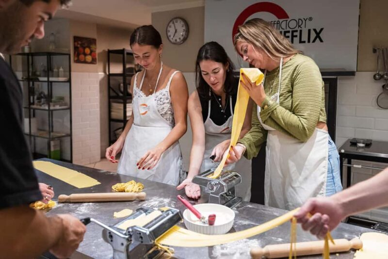 Florence: Pasta and Dessert Cooking Class with Drinks - Key Points