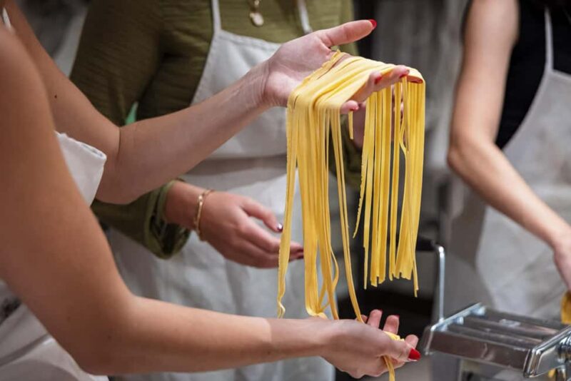 Florence: Pasta and Dessert Cooking Class with Drinks - Logistics and Practical Tips