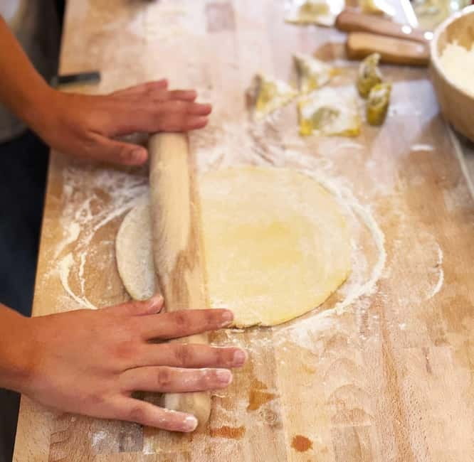 Florence: Pasta Class with Unlimited Wine for Couples only - Key Points