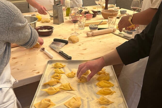 Florence: Pasta Cooking Class with Unlimited Wine - Key Points