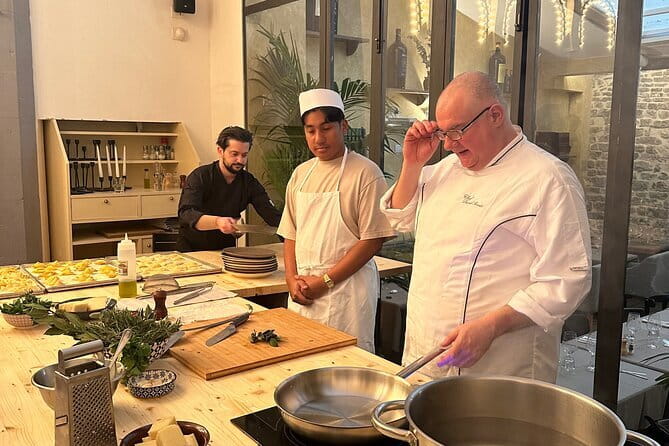 Florence: Pasta Cooking Class with Unlimited Wine - Convenient Meeting Point and Duration