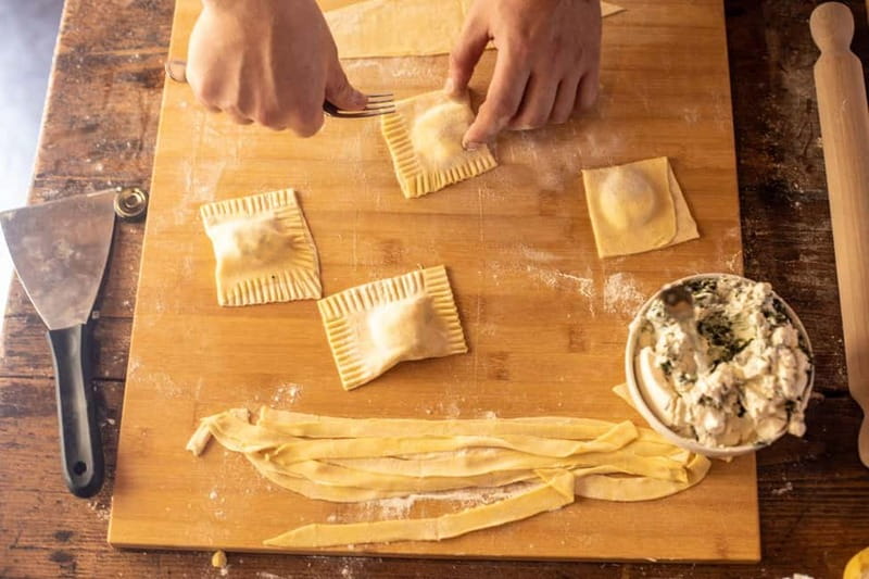 Florence: Pasta & Tiramisu Class with Unlimited Wine - Visiting the SantAmbrogio Market: A Food Lovers Paradise