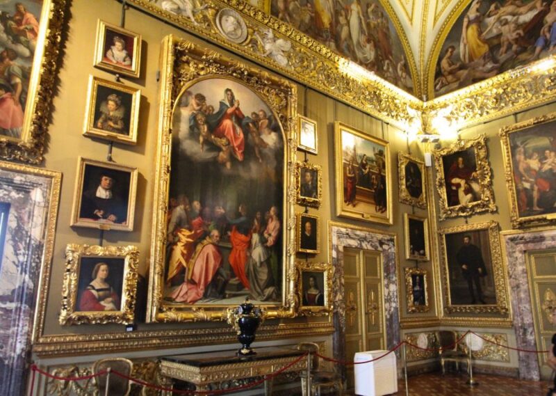Florence: Pitti Palace Entry Ticket and Guided Walking Tour - Practical Details: Meeting Point and Accessibility