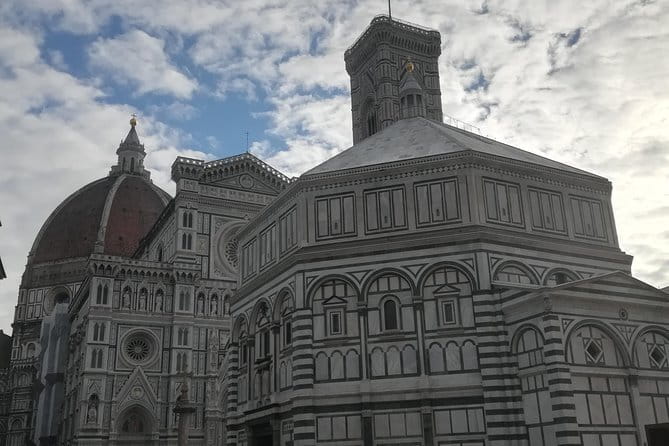 Florence: Private walking guided tour - Practical Logistics and Tour Features