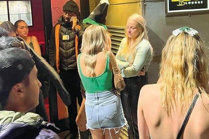 Florence Pub Crawl in the Old Town - The End at a Club Entrance Offering Extra Entertainment