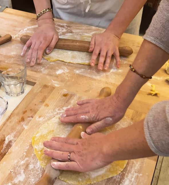Florence: Ravioli & Pasta Making Class with lots of Wine - Key Points