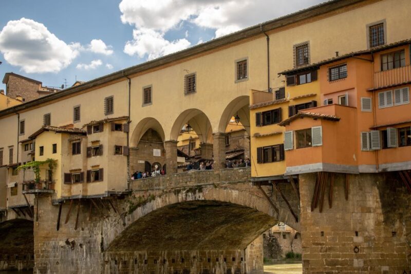 Florence: Renaissance City Walking Tour & wine windows - Exploring the Palazzo Pitti and Vasari Corridor