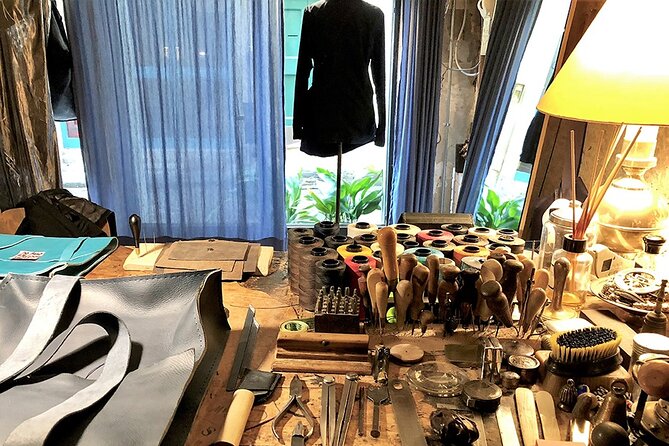 Florence Tour of the historical shops - Food and Drink: Local Tastings Included