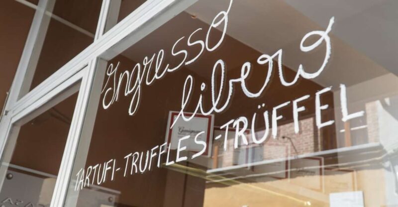 Florence: Truffle Hunting and Vinci with Lunch and Winery - Wine Tasting at a Family-Owned Chianti Winery