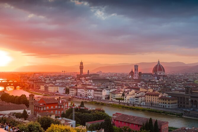 Florence Unveiled: A Spectacular Walking Tour Experience! - The Starting Point and Group Size
