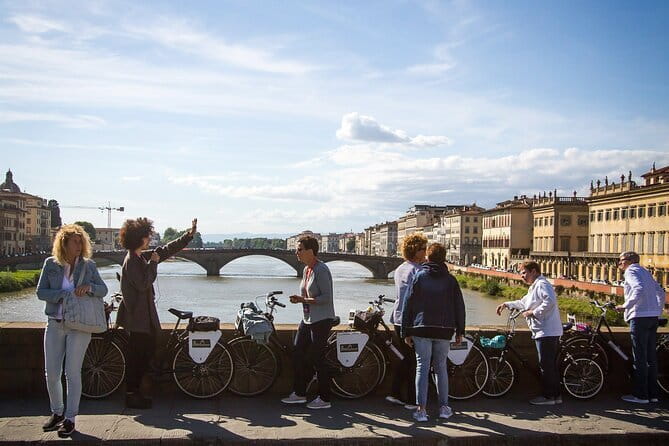 Florence Vintage Bike Tourguided, small group or private option - Starting Point and Logistics in Florence